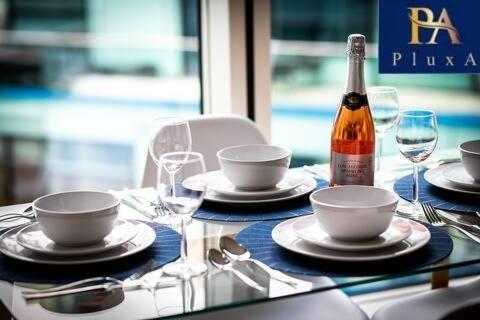 Pluxa Azure Cubic - Azure Cityview, Corporate Stays Welcome Birmingham Exterior photo